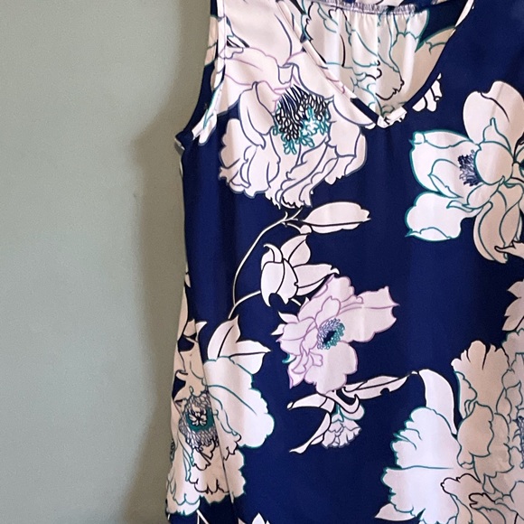 SELLING APT. 9 TOP FOR WOMEN SIZE SMALL COLOR FLORAL BLUE/WHITE💙🤍SPRING SEASON - Picture 7 of 15